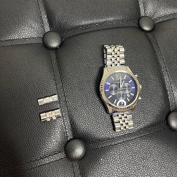 Michael Kors Watch - Picture 4 of 7